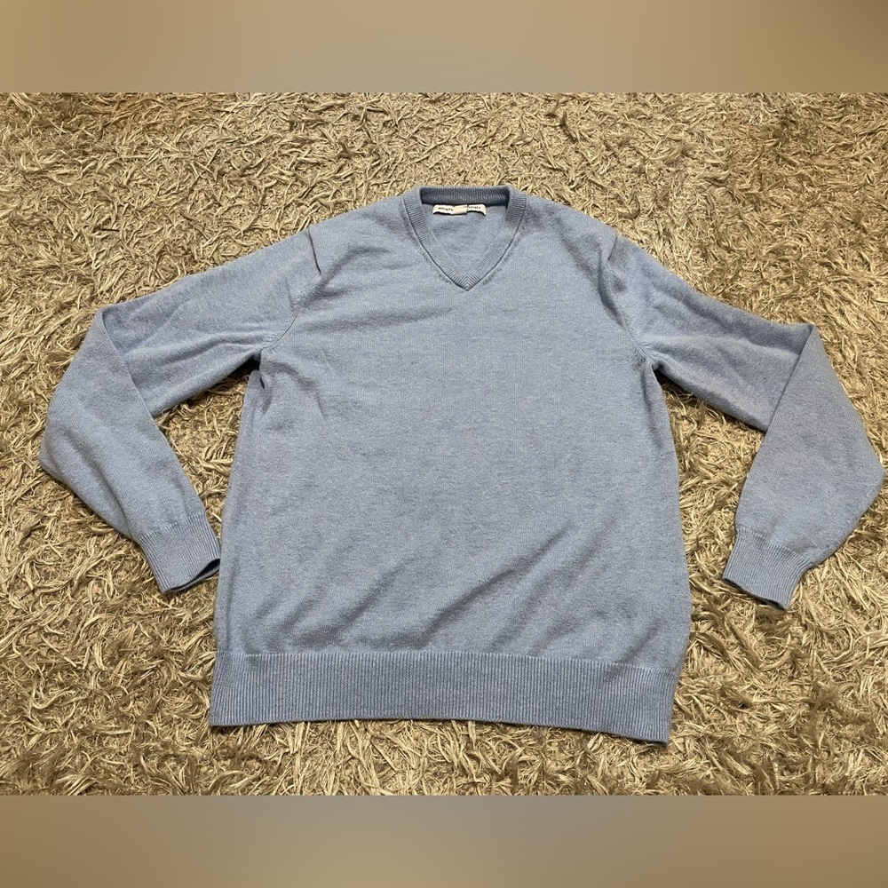 Amazon Essentials Light Blue V-Neck Sweater